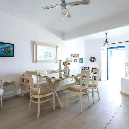 Сasa de vacaciones Mykonos Coastal Retreat - Giovanna's Beachfront Escape With Jacuzzi *