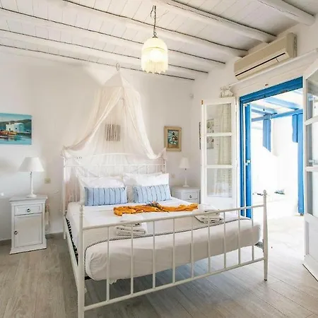 Сasa de vacaciones Mykonos Coastal Retreat - Giovanna's Beachfront Escape With Jacuzzi *