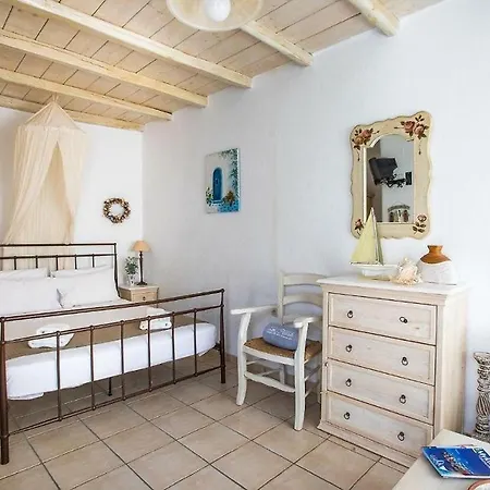 Сasa de vacaciones Mykonos Coastal Retreat - Giovanna's Beachfront Escape With Jacuzzi *
