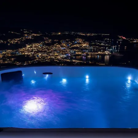 Mykonos Coastal Retreat - Giovanna's Beachfront Escape With Jacuzzi Mykonos Town